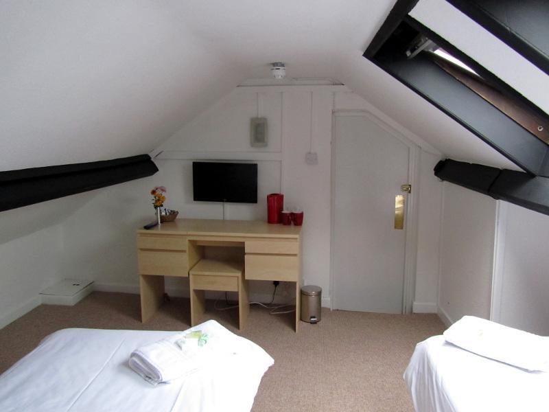 Queens Head Inn Монмут Номер фото