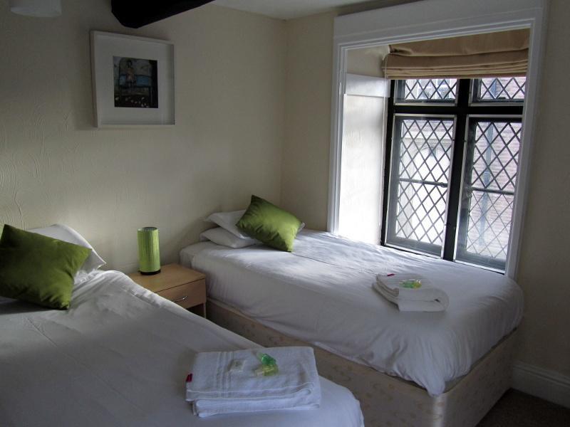 Queens Head Inn Монмут Номер фото